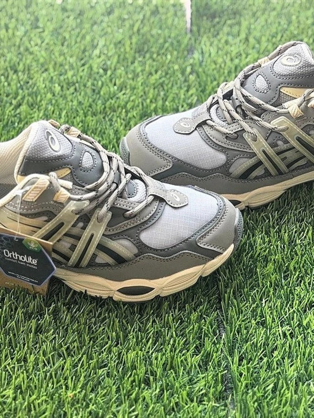 Size 9.5 Men’s And Women’s 11 - Asics Gel NYC Gray & Green